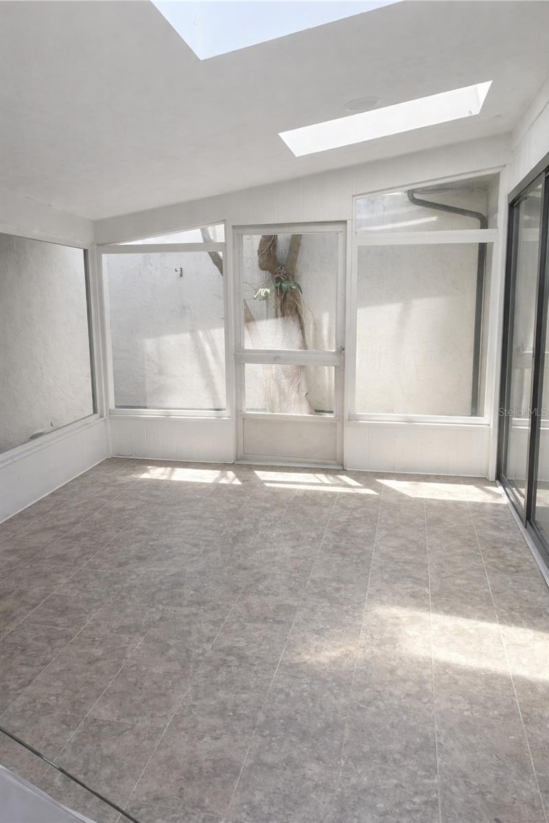 FOX MEADOW UN 01 BLDG 18 - Residential