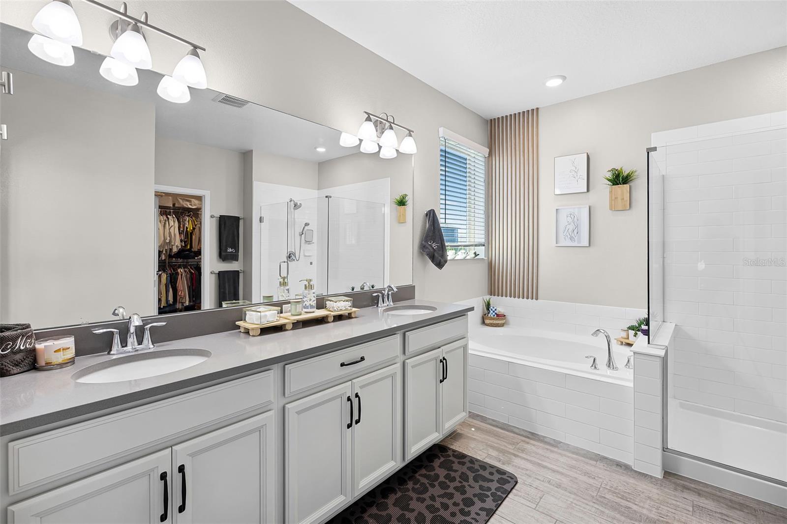 JOHNS LAKE LNDG PH 4 - Residential Lease