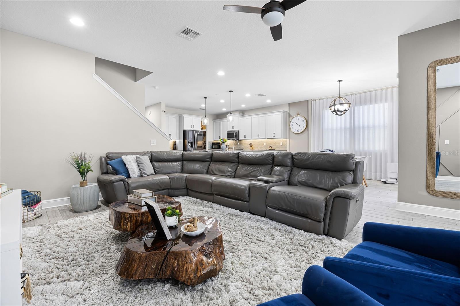 JOHNS LAKE LNDG PH 4 - Residential Lease