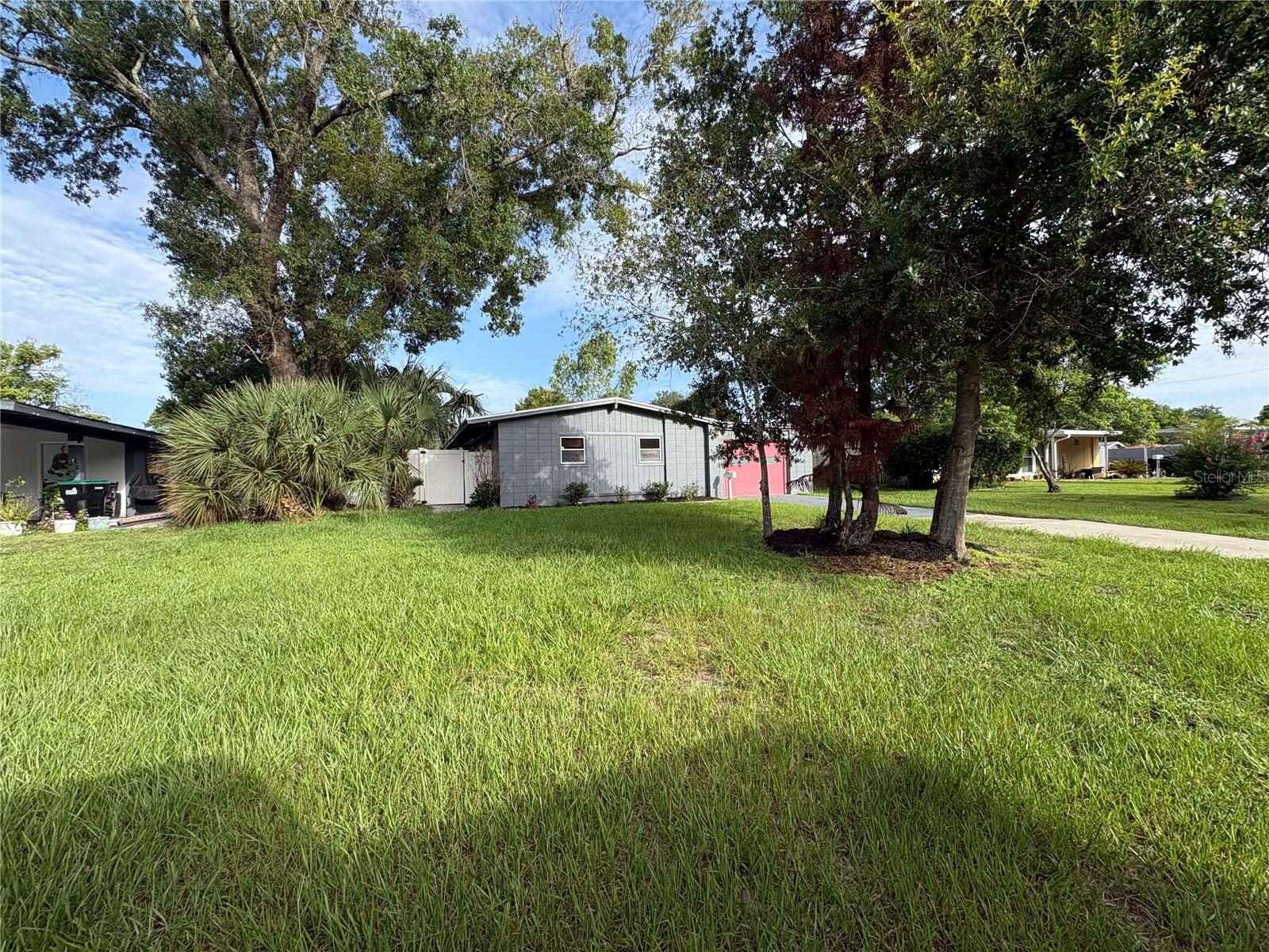 885 CARNATION DRIVE