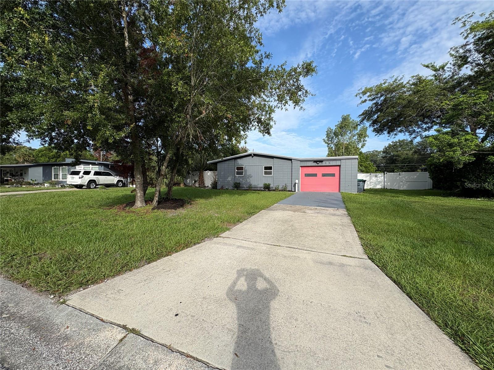 885 CARNATION DRIVE