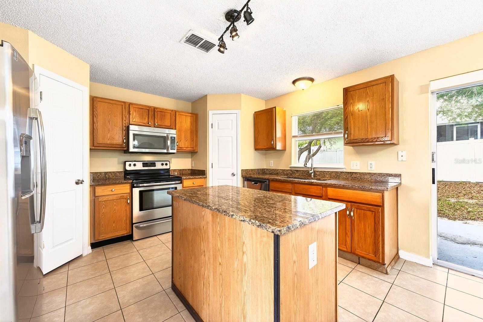 GROVELAND LAKE DOT LANDING SUB - Residential