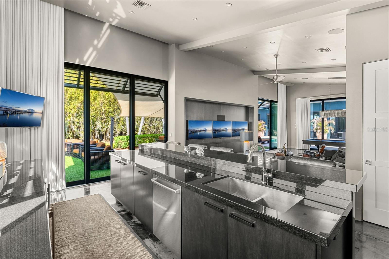 PLEASURE ISLAND - Residential