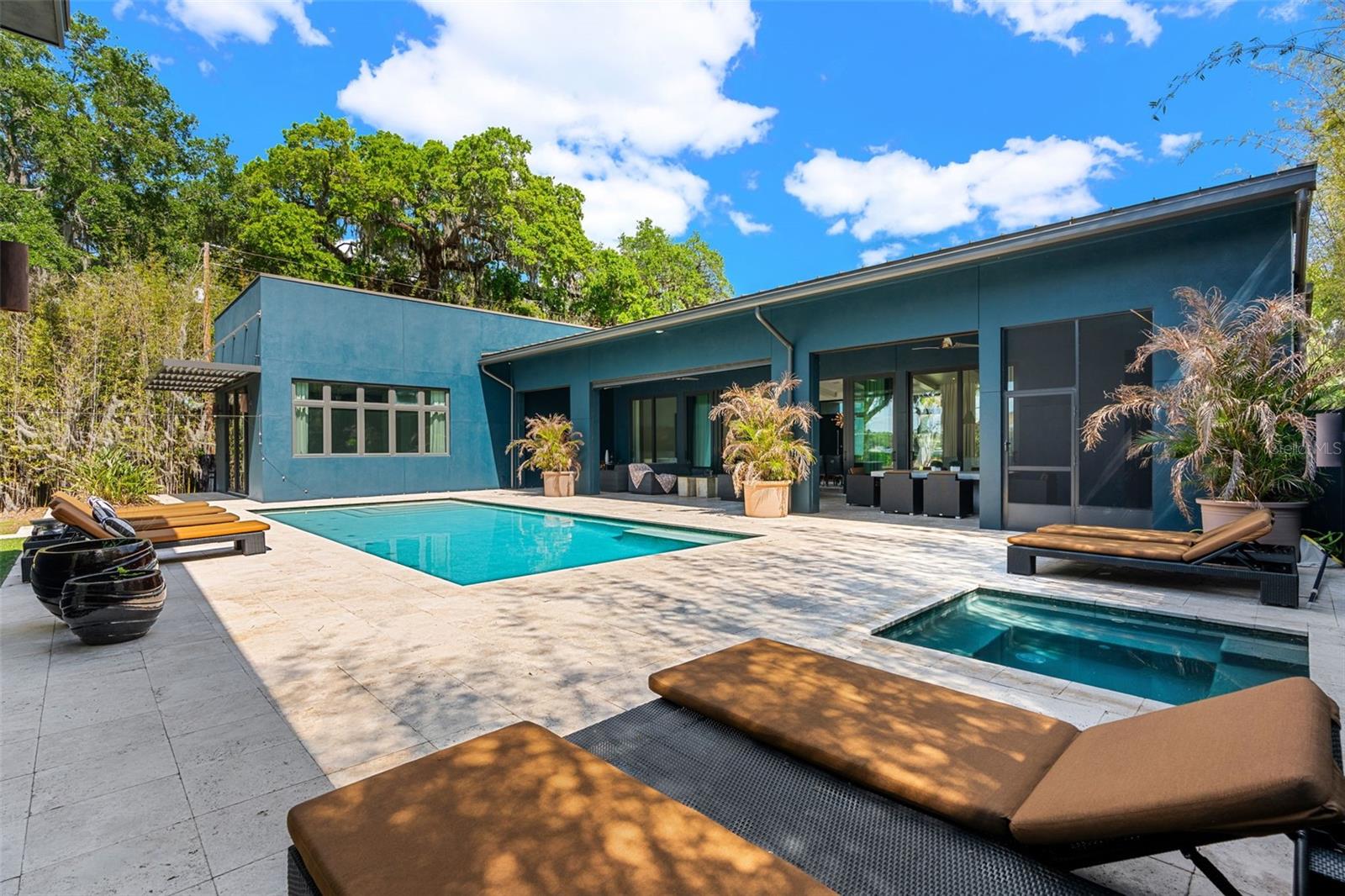 PLEASURE ISLAND - Residential