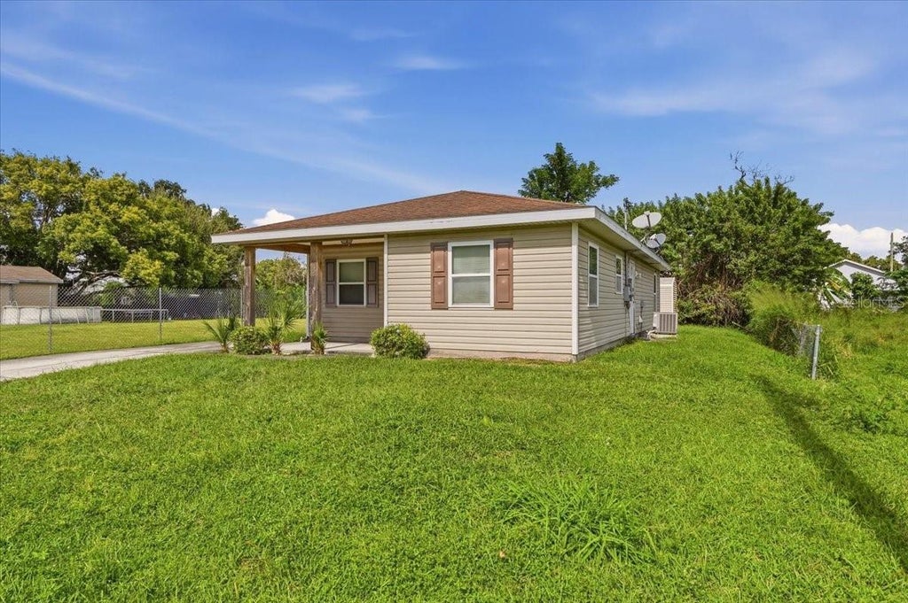 Photo of 881 5th Street, Winter Haven, FL 33881 (MLS # L4966084)