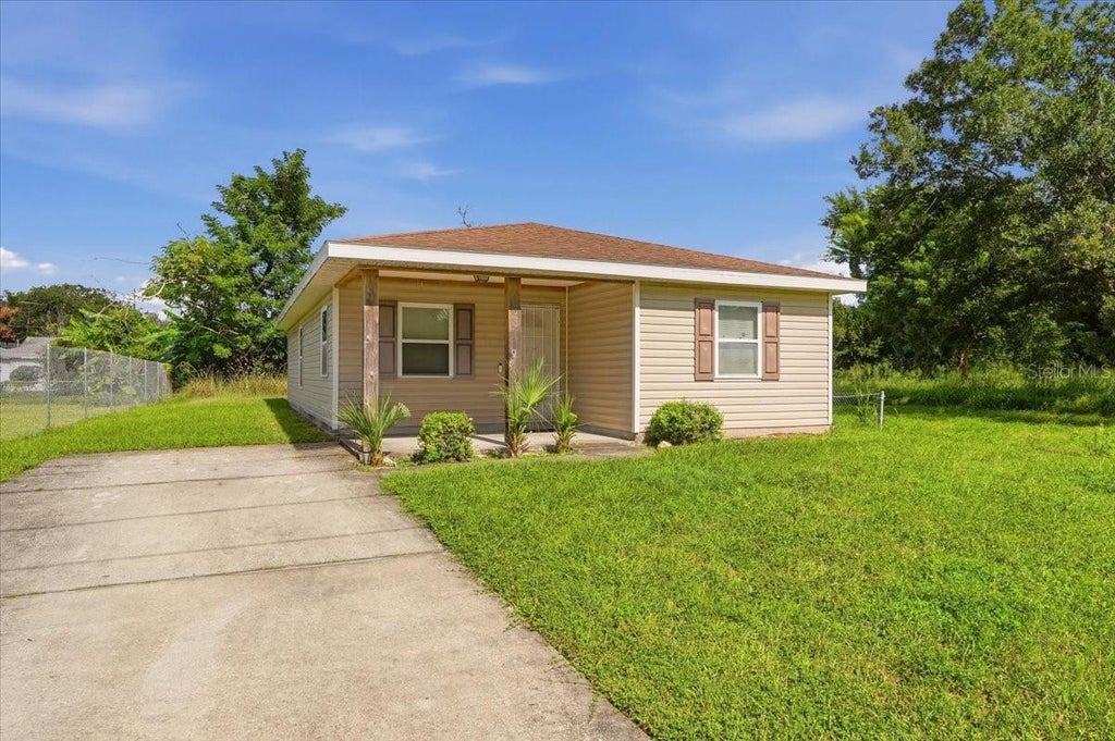 Photo of 881 5th Street, Winter Haven, FL 33881 (MLS # L4966084)
