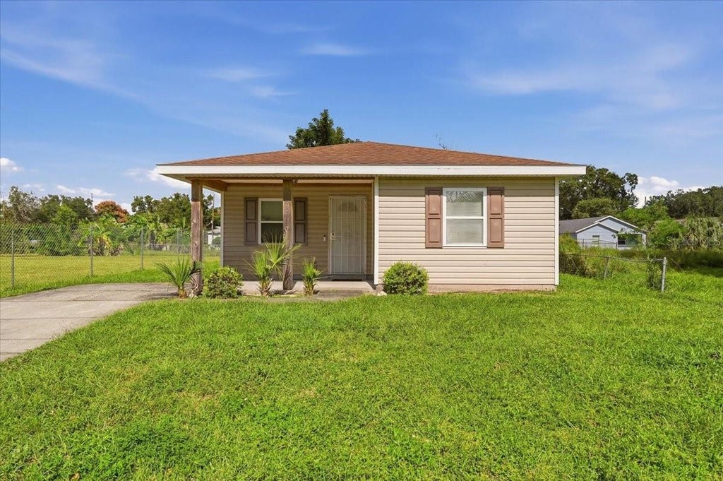 Photo of 881 5th Street, Winter Haven, FL 33881 (MLS # L4966084)