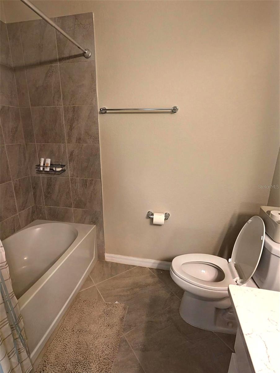 TERRACE V AT LAKEWOOD NATIONAL PH I - Residential Lease