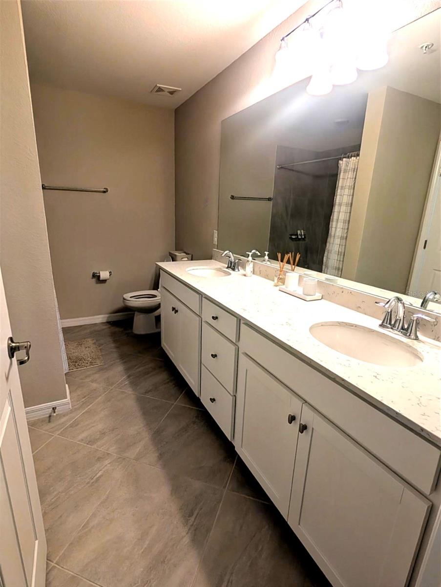 TERRACE V AT LAKEWOOD NATIONAL PH I - Residential Lease