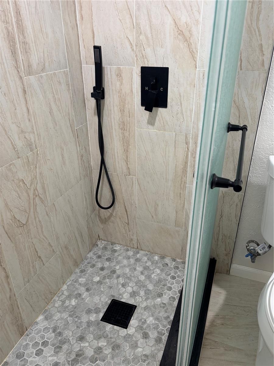 COUNTRY CLUB ESTATES RESUB PT - Residential