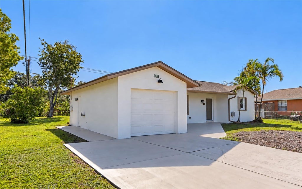 Photo of 102 Sandhurst Drive, Venice, FL 34293 (MLS # A4710612)