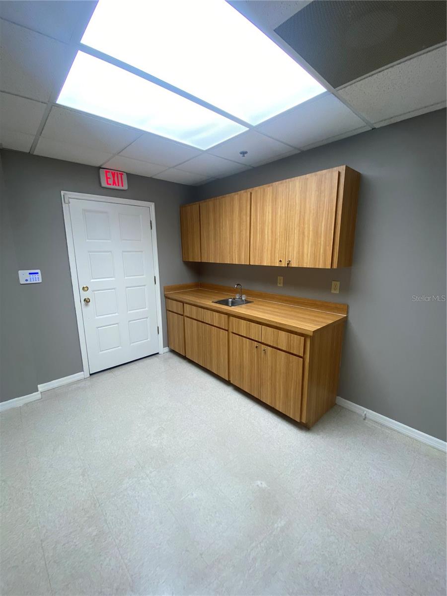 SEVEN HILLS COMMUNITY - Commercial Lease