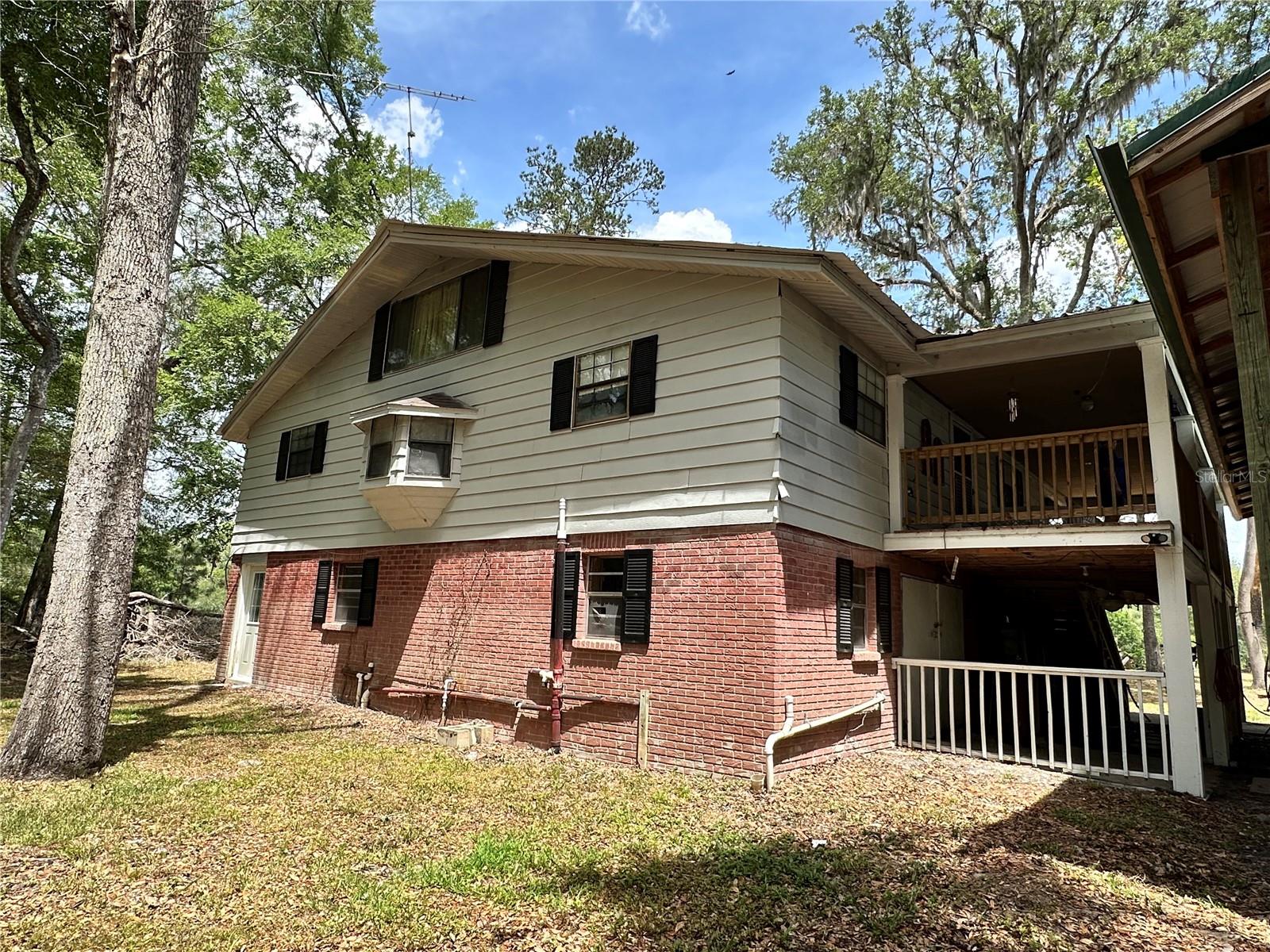 LOG LANDING - Residential