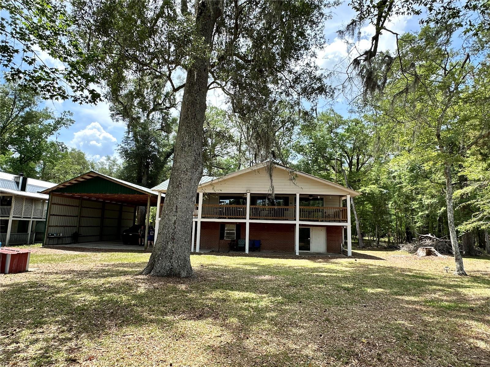 LOG LANDING - Residential
