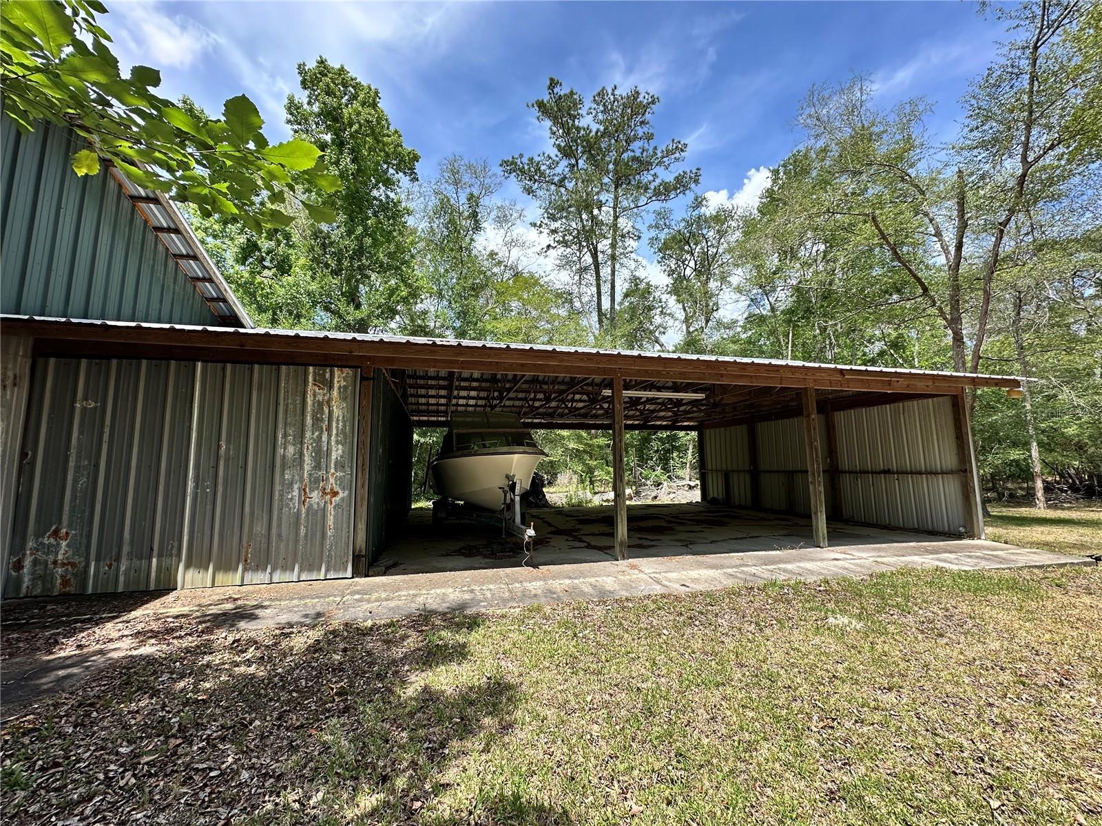 LOG LANDING - Residential