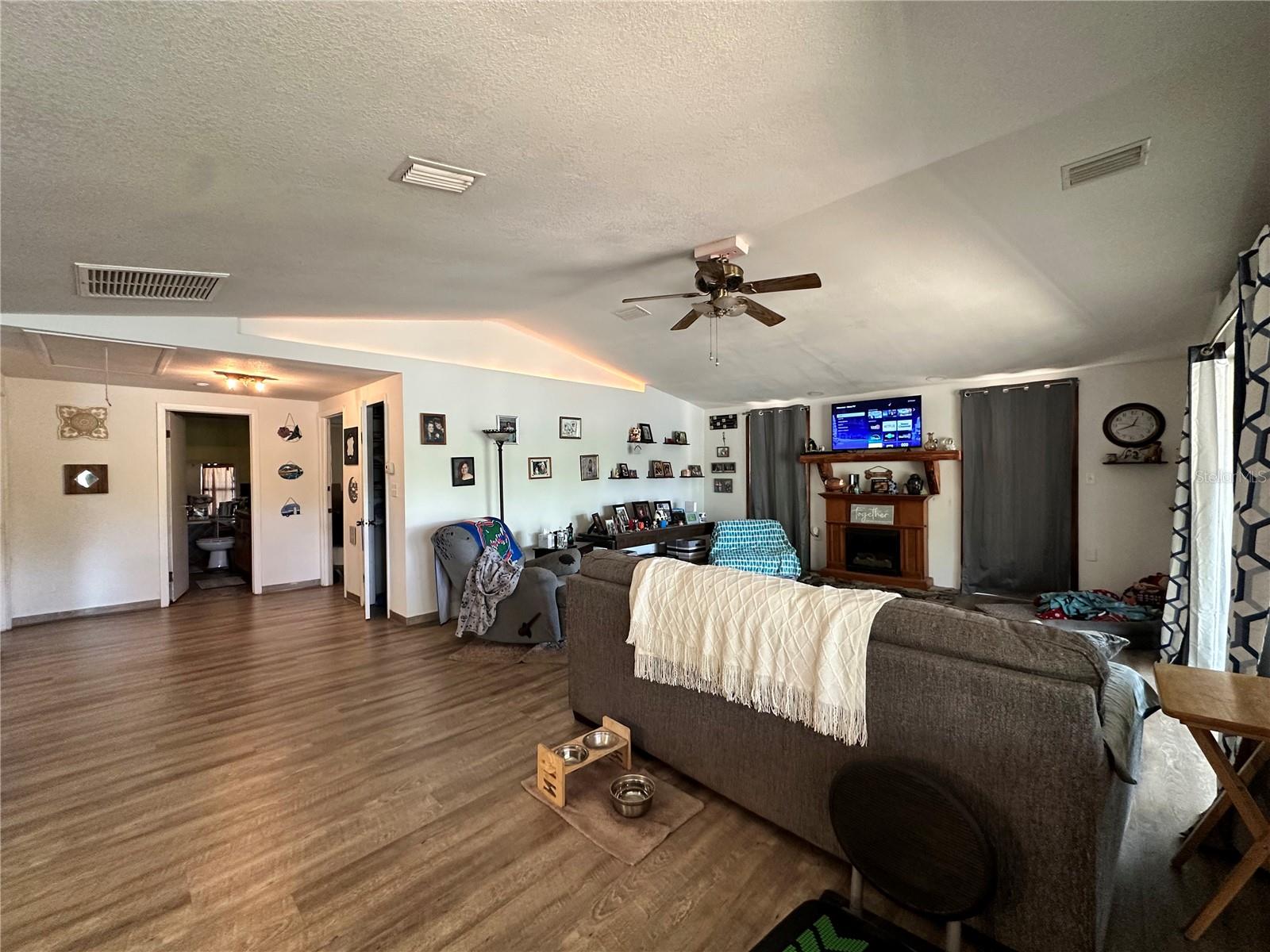 LOG LANDING - Residential