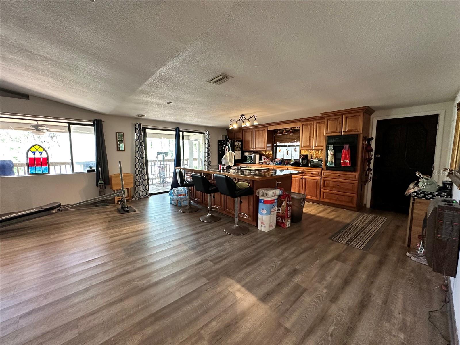 LOG LANDING - Residential
