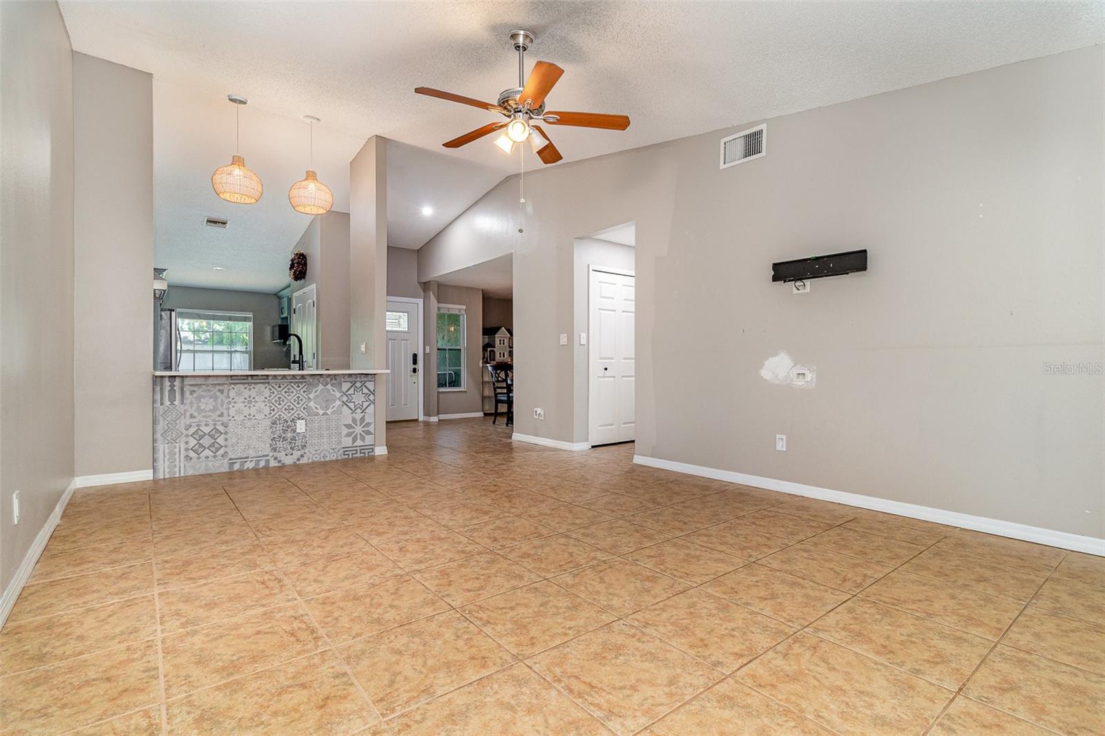 1096 DEES DRIVE