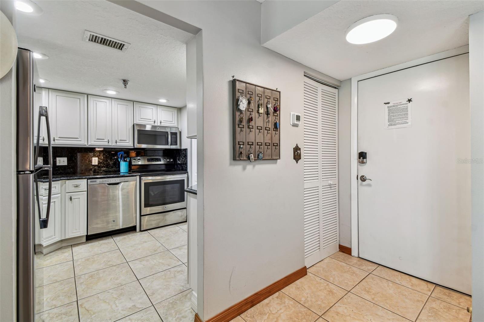 SHORES OF MADEIRA CONDO - Residential