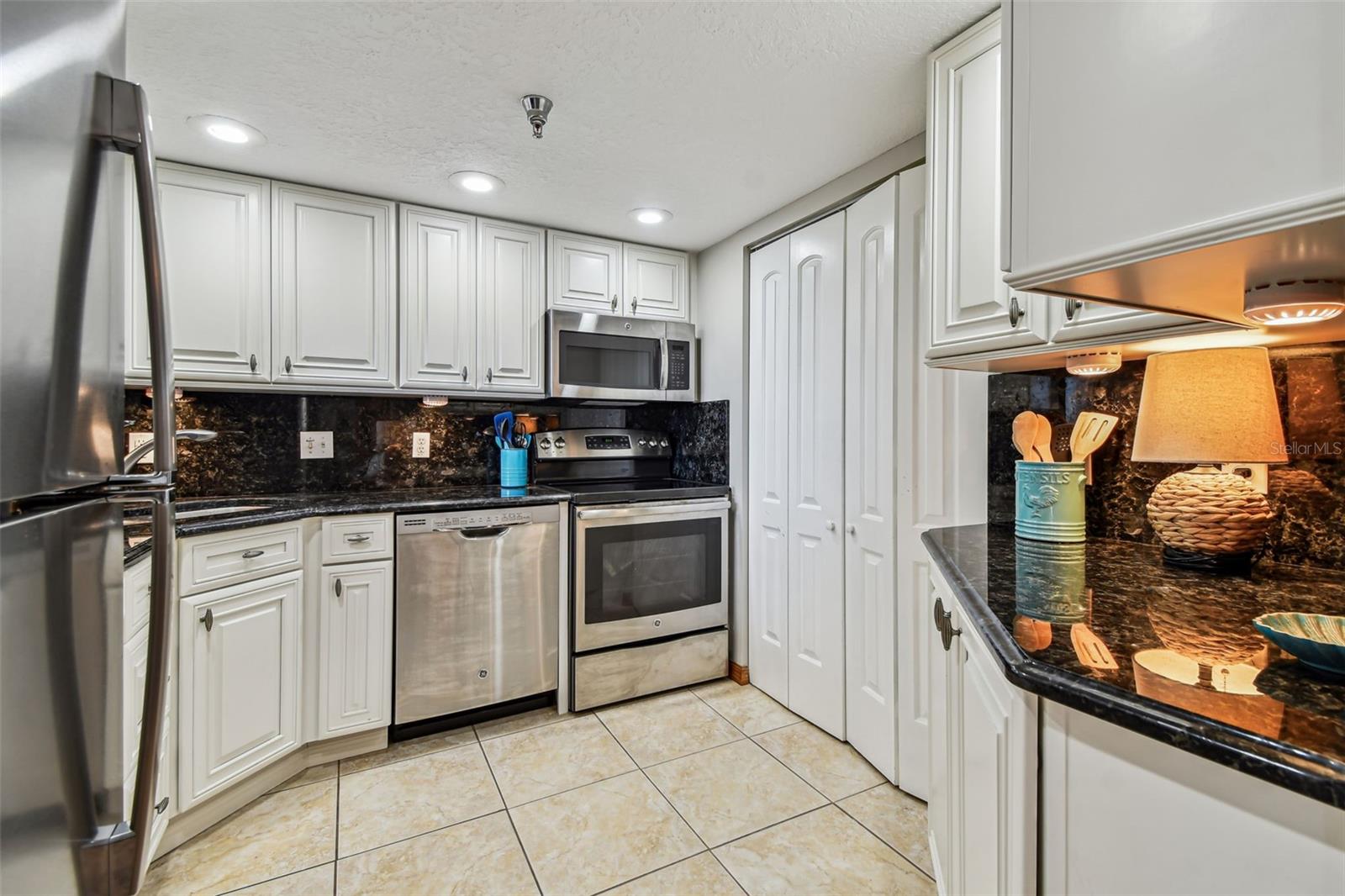 SHORES OF MADEIRA CONDO - Residential