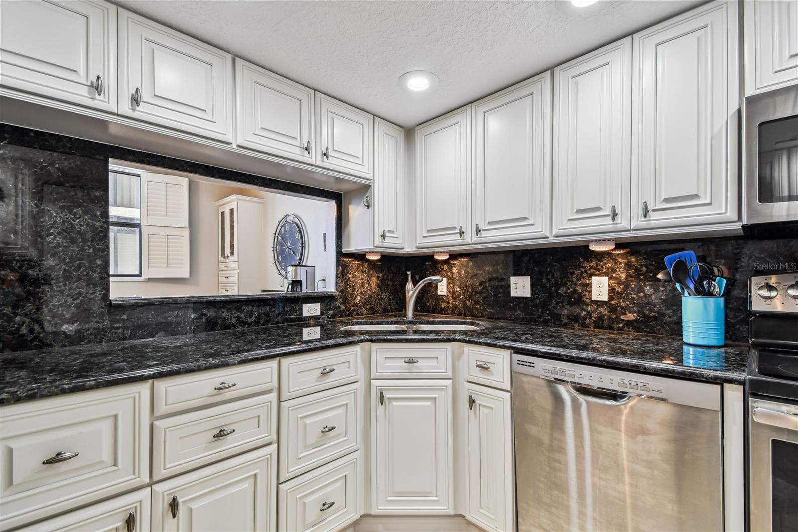 SHORES OF MADEIRA CONDO - Residential