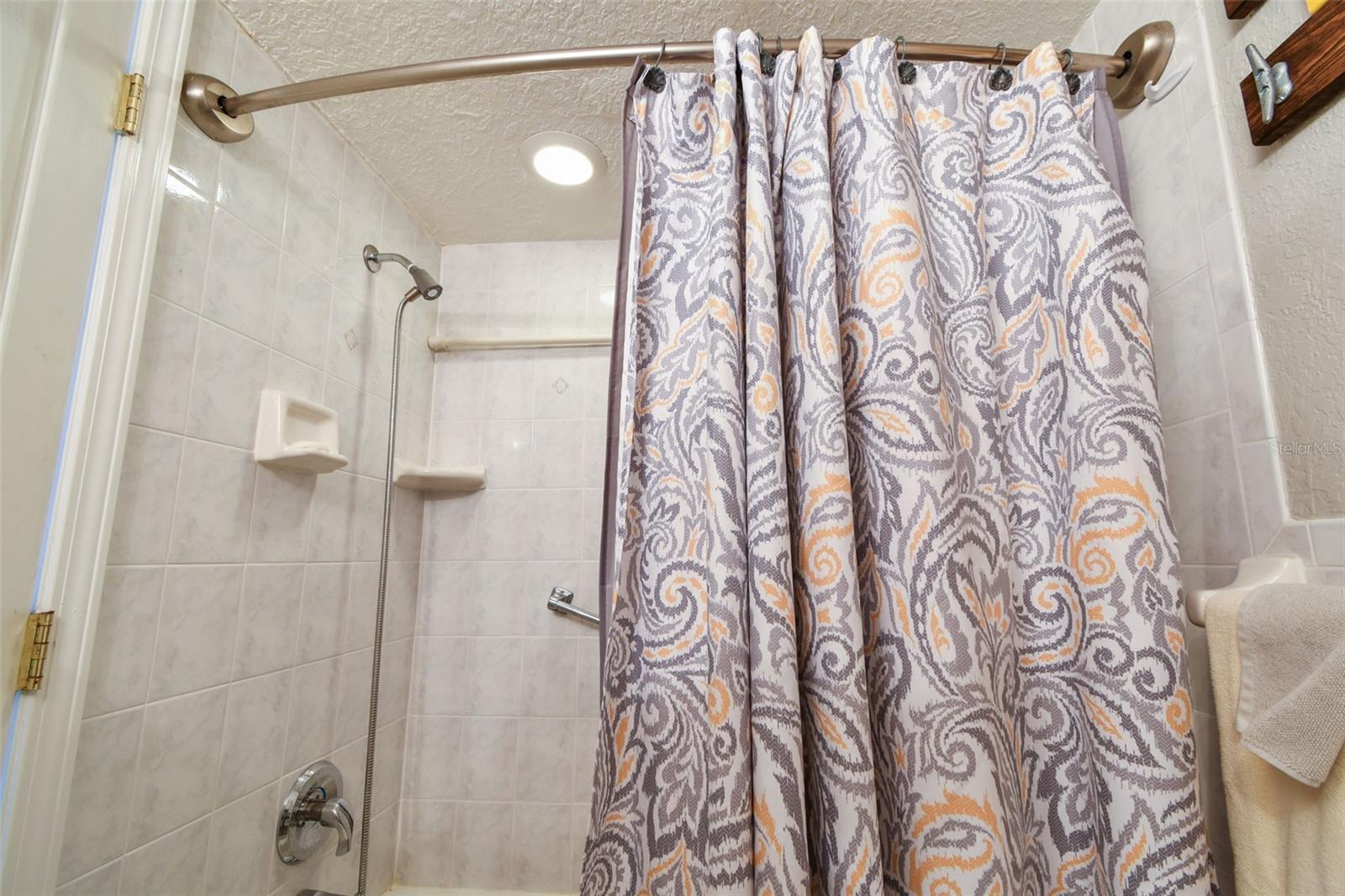 SHORES OF MADEIRA CONDO - Residential