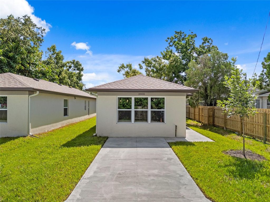 Photo of 3908 Walnut Avenue, Sarasota, FL 34234 (MLS # A4663336)