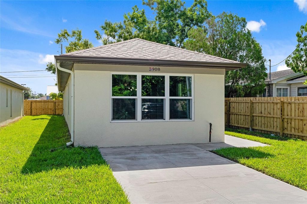 Photo of 3908 Walnut Avenue, Sarasota, FL 34234 (MLS # A4663336)