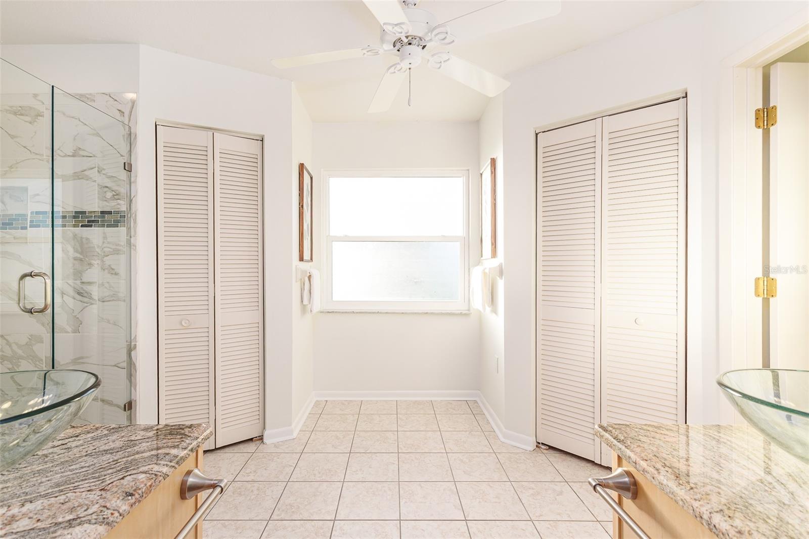 COLONNADES PH 02 - Residential