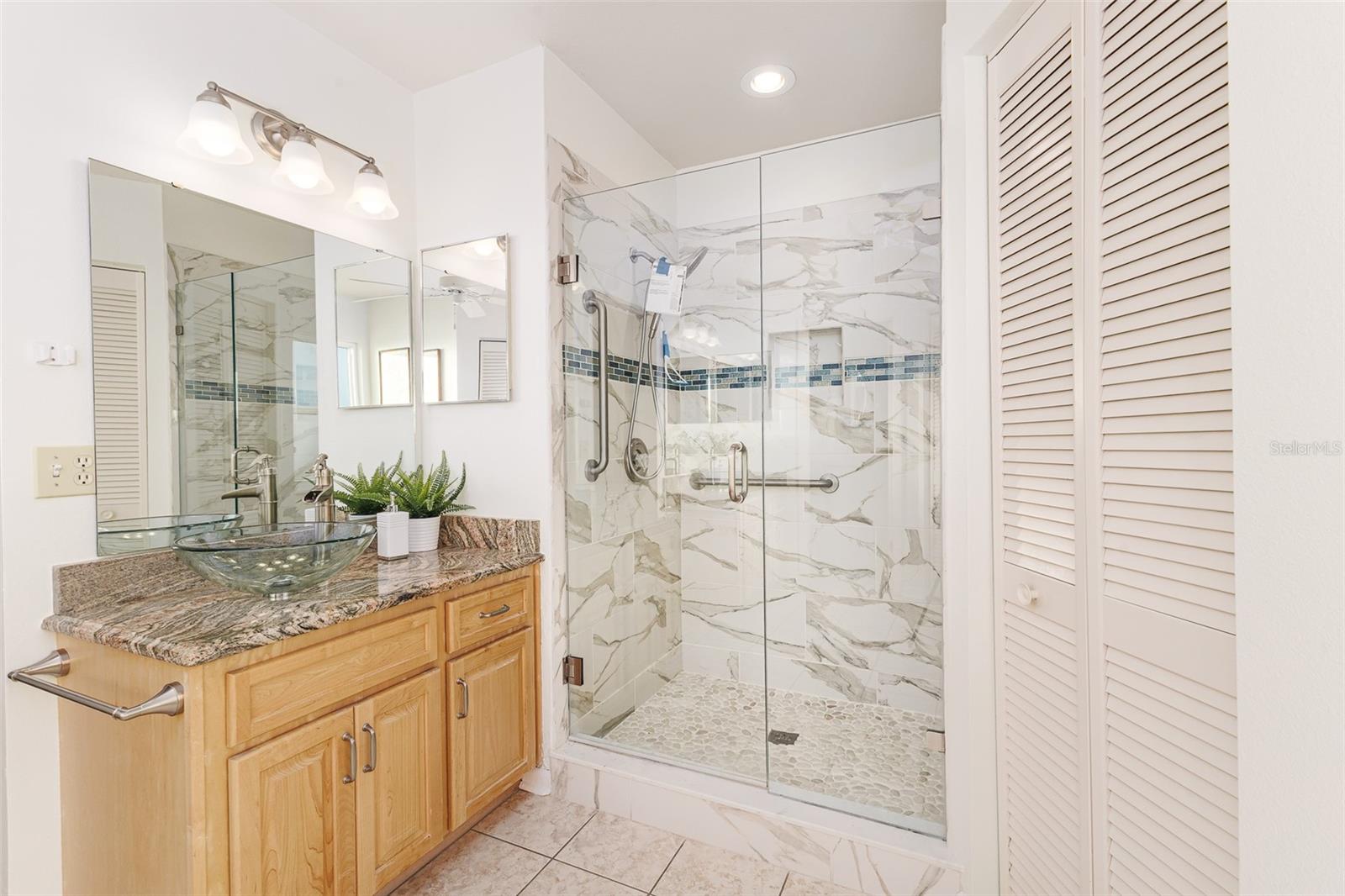 COLONNADES PH 02 - Residential