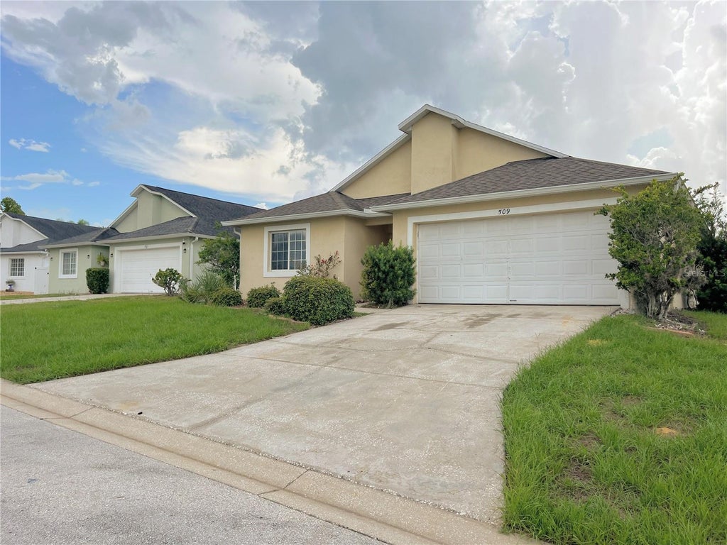 Photo of 509 Hillcrest Drive, Davenport, FL 33897 (MLS # O6432427)