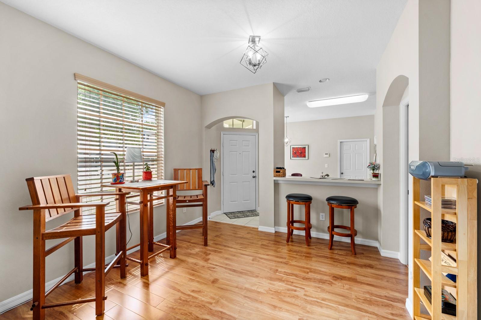 2423 EARLSWOOD COURT