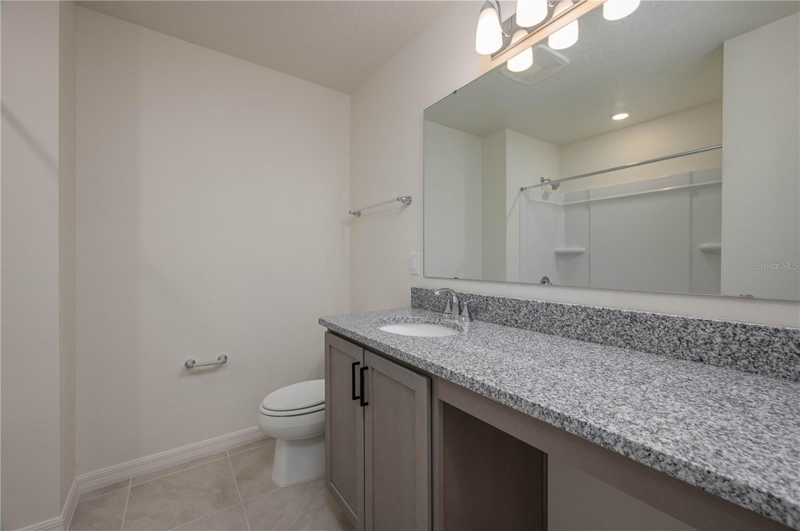RESERVE/FRST LK PH 1 - Residential Lease