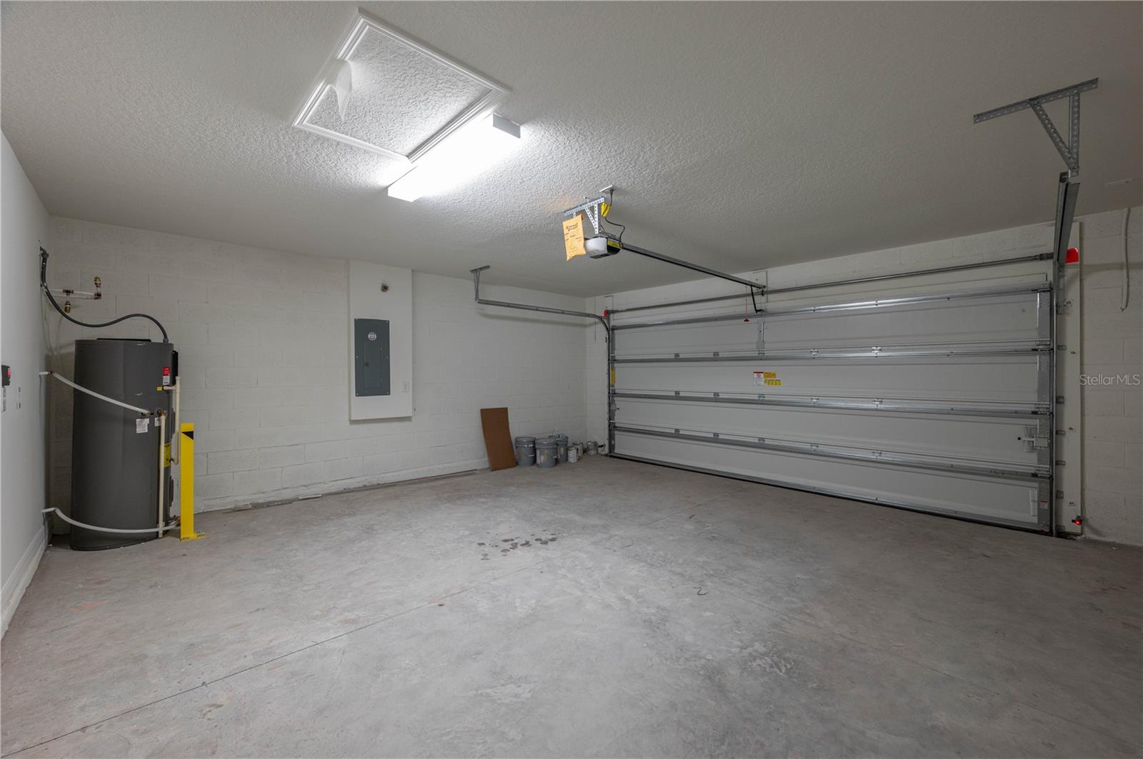 RESERVE/FRST LK PH 1 - Residential Lease