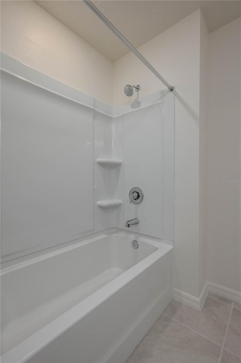 RESERVE/FRST LK PH 1 - Residential Lease