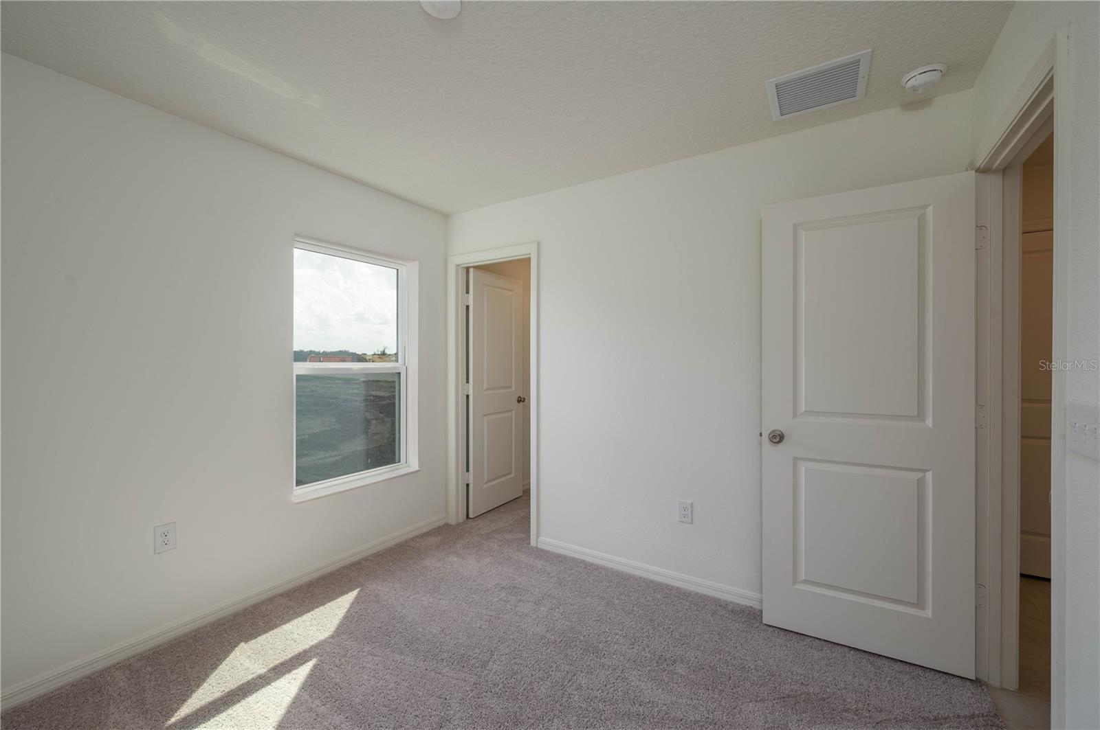 RESERVE/FRST LK PH 1 - Residential Lease