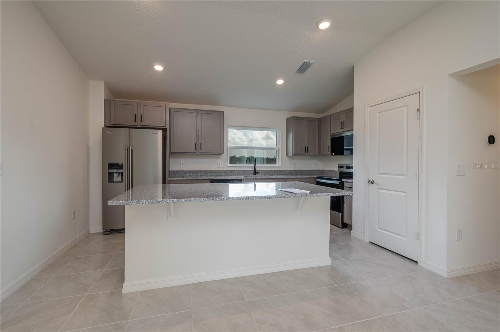 RESERVE/FRST LK PH 1 - Residential Lease