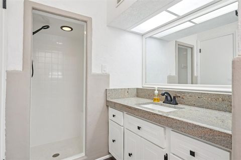 Tiny photo for 4219 Magnolia Avenue, Leesburg, FL 34748 (MLS # G5109030)