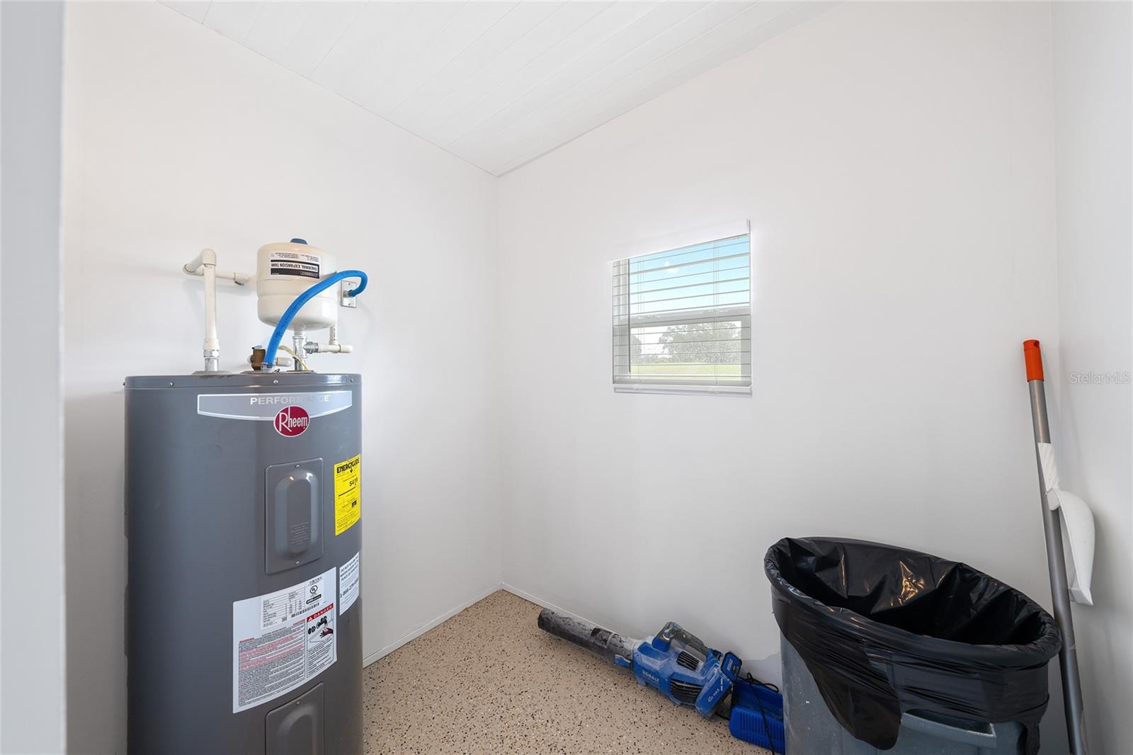 LADY LAKE ORANGE BLOSSOM GARDENS UNIT 12 - Residential