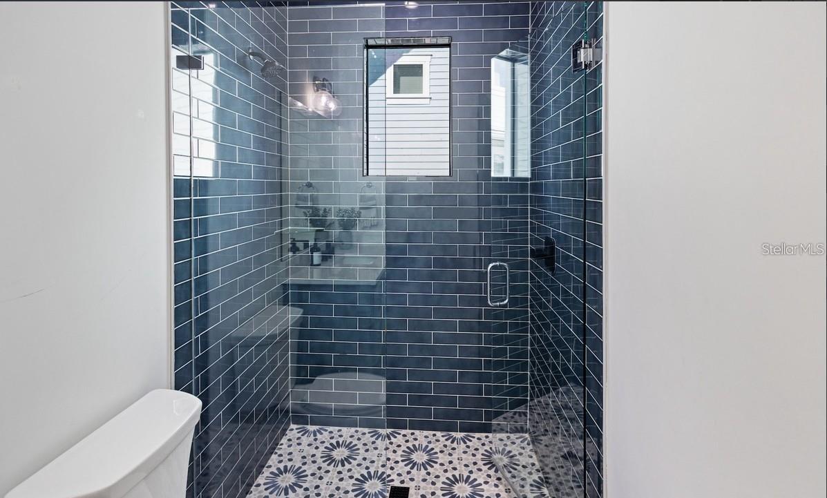 CORRECTED OF AZURE SHORES - Residential