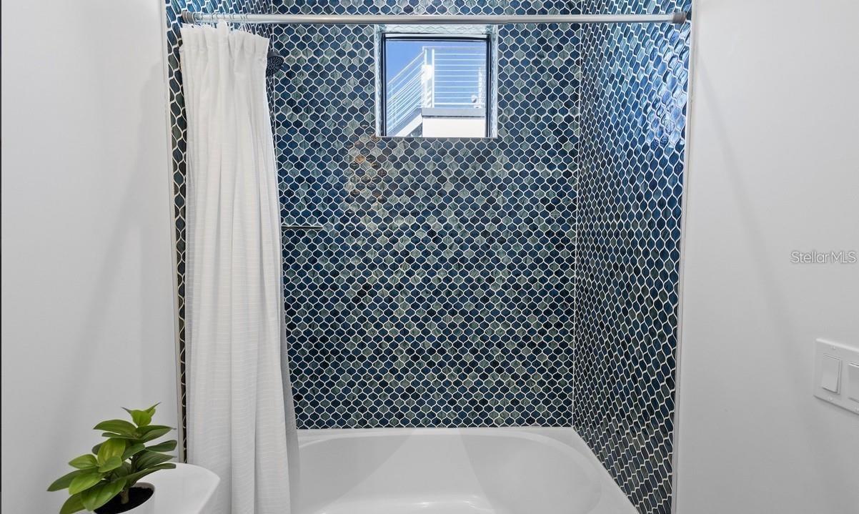 CORRECTED OF AZURE SHORES - Residential