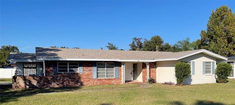 Photo of 961 Piedmont Drive SE, Winter Haven, FL 33880 (MLS # P4937060)