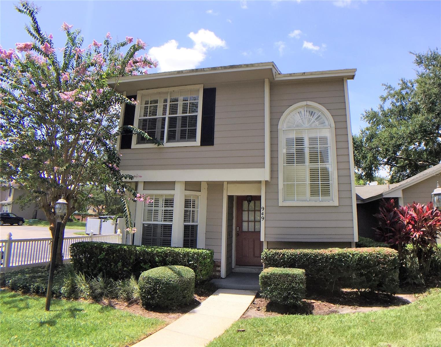 Welcome to Thatcher’s Landing in Waterford Lakes! This updated 3-bedroom, 2.5-bath townhome offers modern upgrades and a functional layout in a desirable East Orlando location.
The first floor features wood-look tile flooring, updated kitchen cabinets, modern light fixtures, and fireplace. Bathrooms have been tastefully renovated. A private lanai extends from the living room for additional outdoor living space. A laundry closet with a full-size washer and dryer is conveniently located off the kitchen. Upstairs you will find three carpeted bedrooms and two full bathrooms.
Thatcher’s Landing residents enjoy assigned parking and access to community amenities, including a pool and playground. Homeowners also have access to the Waterford Lakes Community Association amenities, which include pools, playgrounds, tennis courts, racquetball, basketball courts, a fitness center, and walking paths.
This property is located in an A-rated school district, zoned for Timber Creek High School, and is minutes from UCF, Valencia College, Waterford Lakes Town Center, 408, 417, 528, shopping, dining, and medical facilities.
