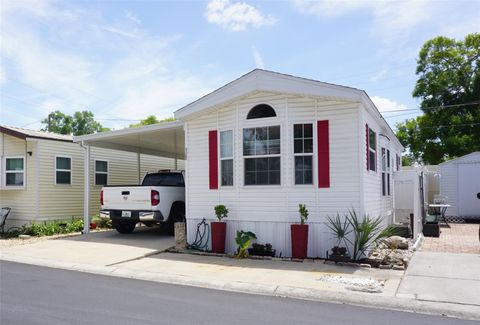 Photo of 21183 Lazy Days Circle, Lutz, FL 33558 (MLS # W7884780)