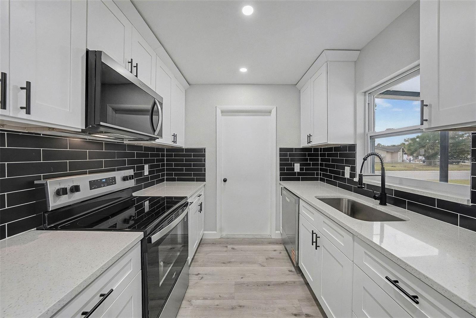 6802 CHIPPENDALE COURT