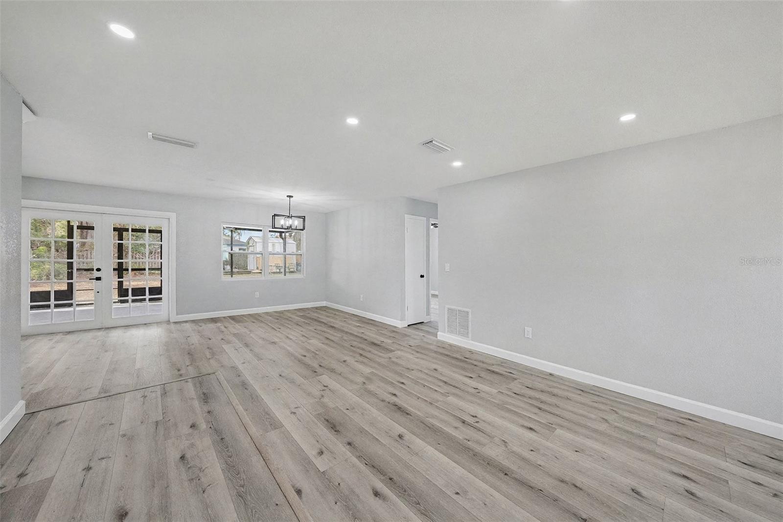 6802 CHIPPENDALE COURT