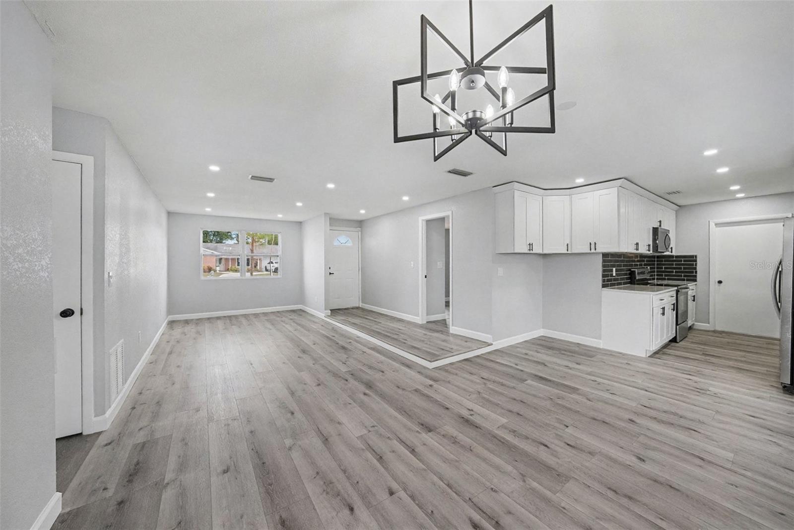 6802 CHIPPENDALE COURT