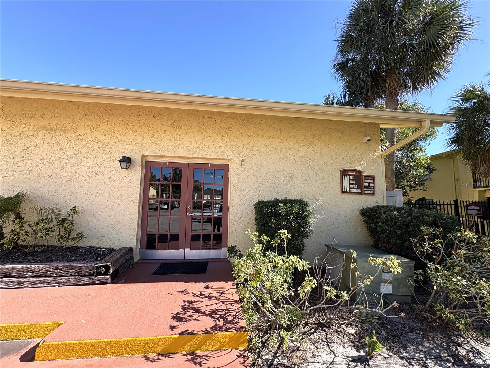 THE GREENS OF TOWNN COUNTRY - Residential Lease