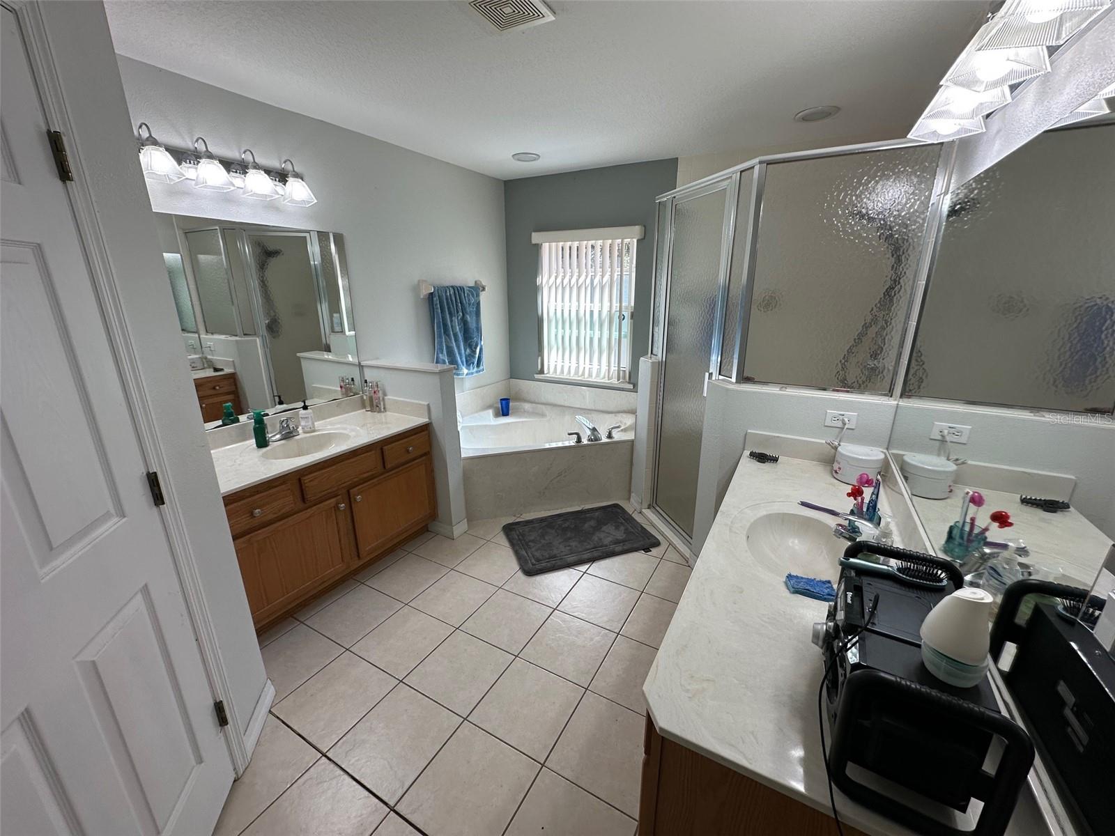 RAINBOW LAKES ESTATE - Residential