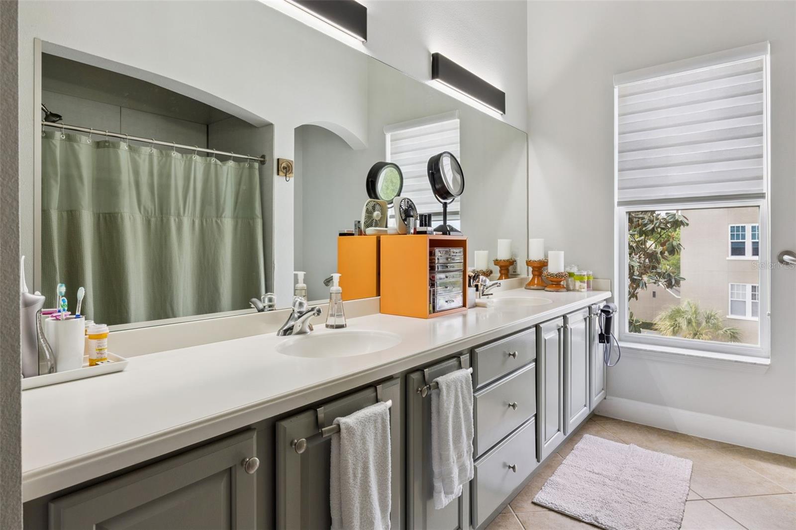 ARTISAN CLUB CONDO - Residential